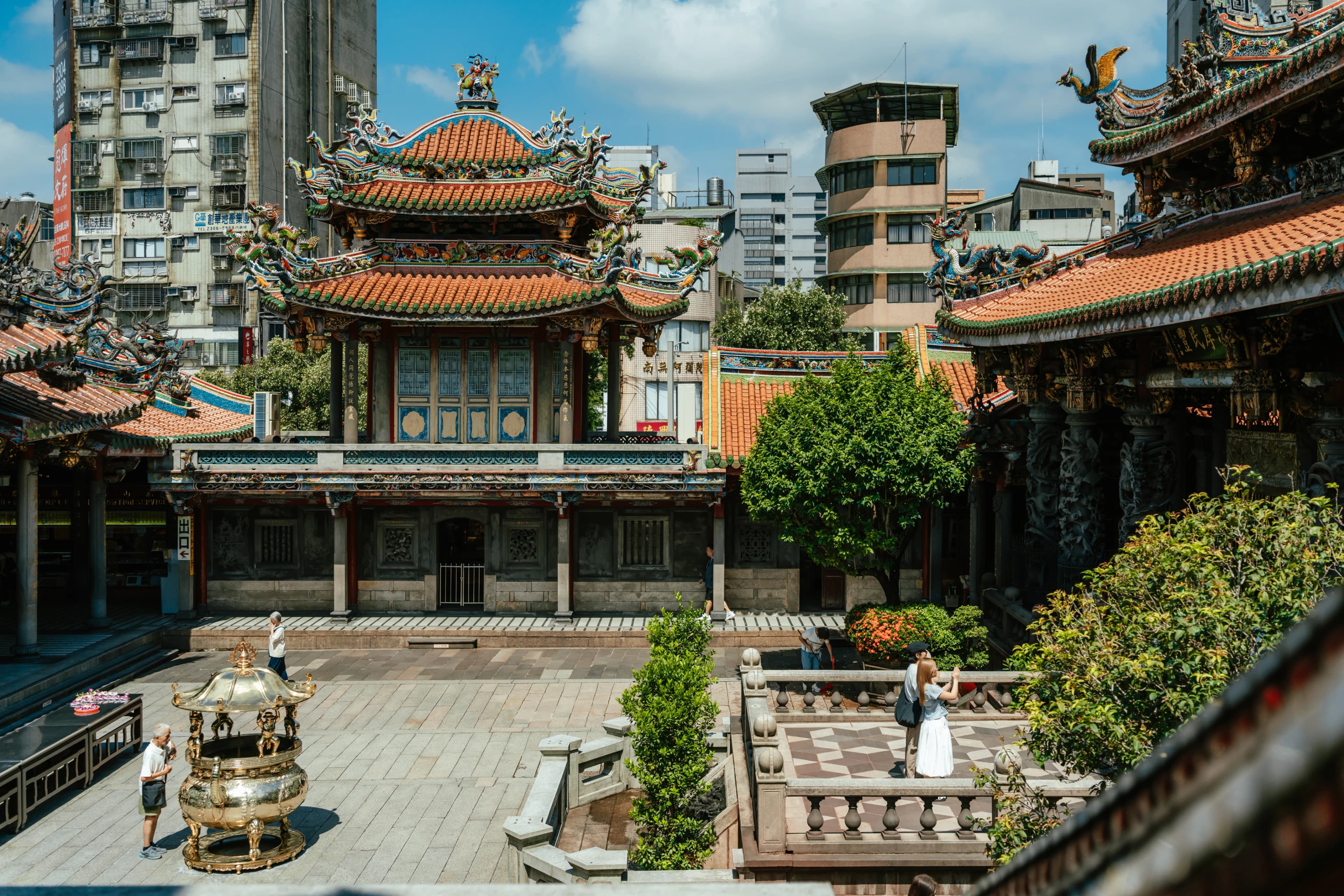 艋舺龍山寺庭院與傳統殿宇